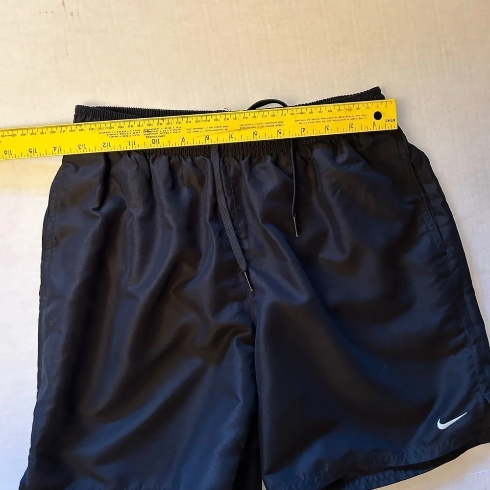 Nike‎ mesh inner lining classic swim black shorts w/hand pockets Sz-M. Z15